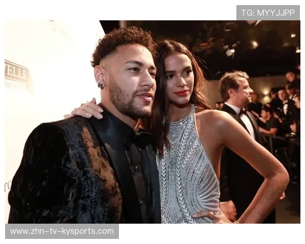 内马尔晒与家人度假照，幸福感爆棚